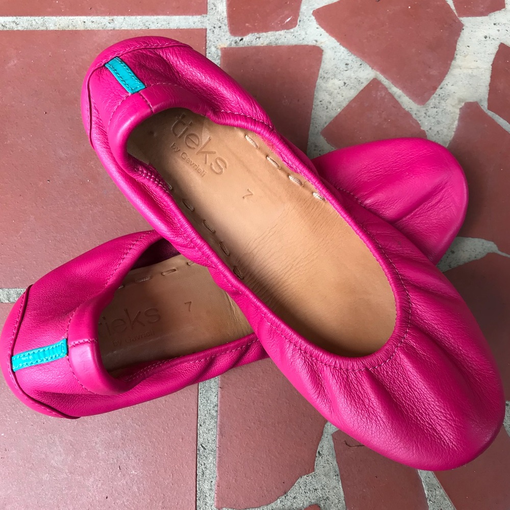 EUC FUSCIA TIEKS- SIZE 7